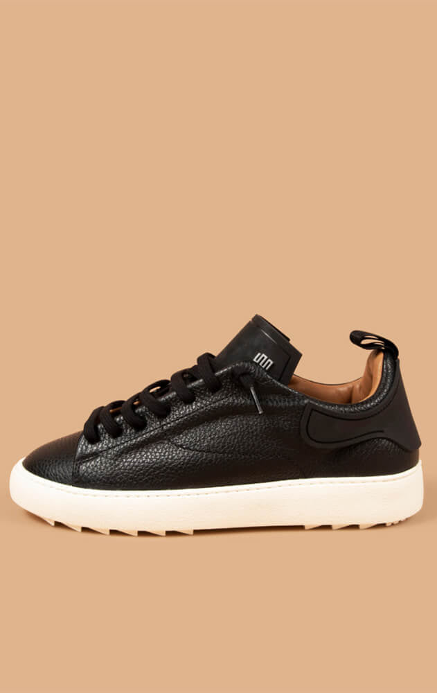 Esseutesse Staple Leather Sneaker in Black