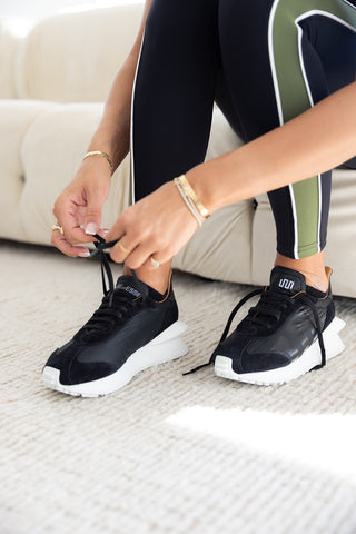 Esseutesse Runner Sneaker - Blackout