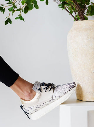 Esseutesse Sneaker in Ivory Python