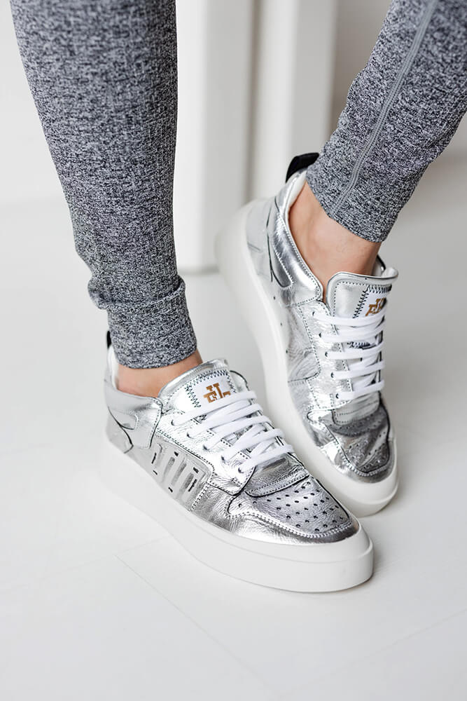 Esseutesse Lo-Top Silver Sneaker