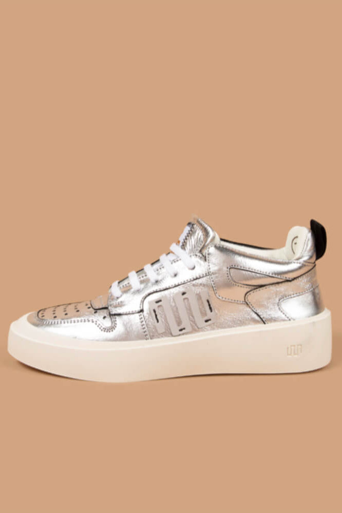 Esseutesse Lo-Top Silver Sneaker