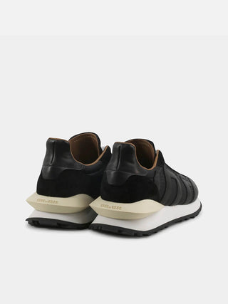 Esseutesse Runner Sneaker in Black