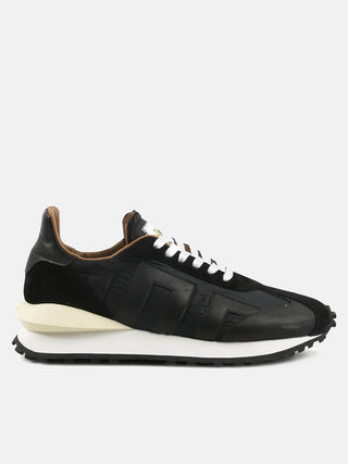 Esseutesse Runner Sneaker in Black