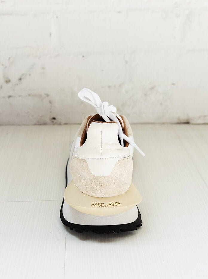 Esseutesse Runner Sneaker in Off-White