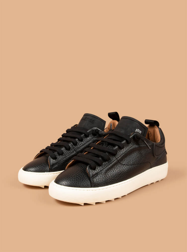 Esseutesse Staple Leather Sneaker in Black