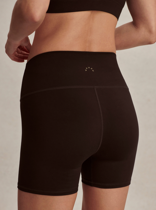 Varley Freesoft High Rise Short 5" - Coffee Bean
