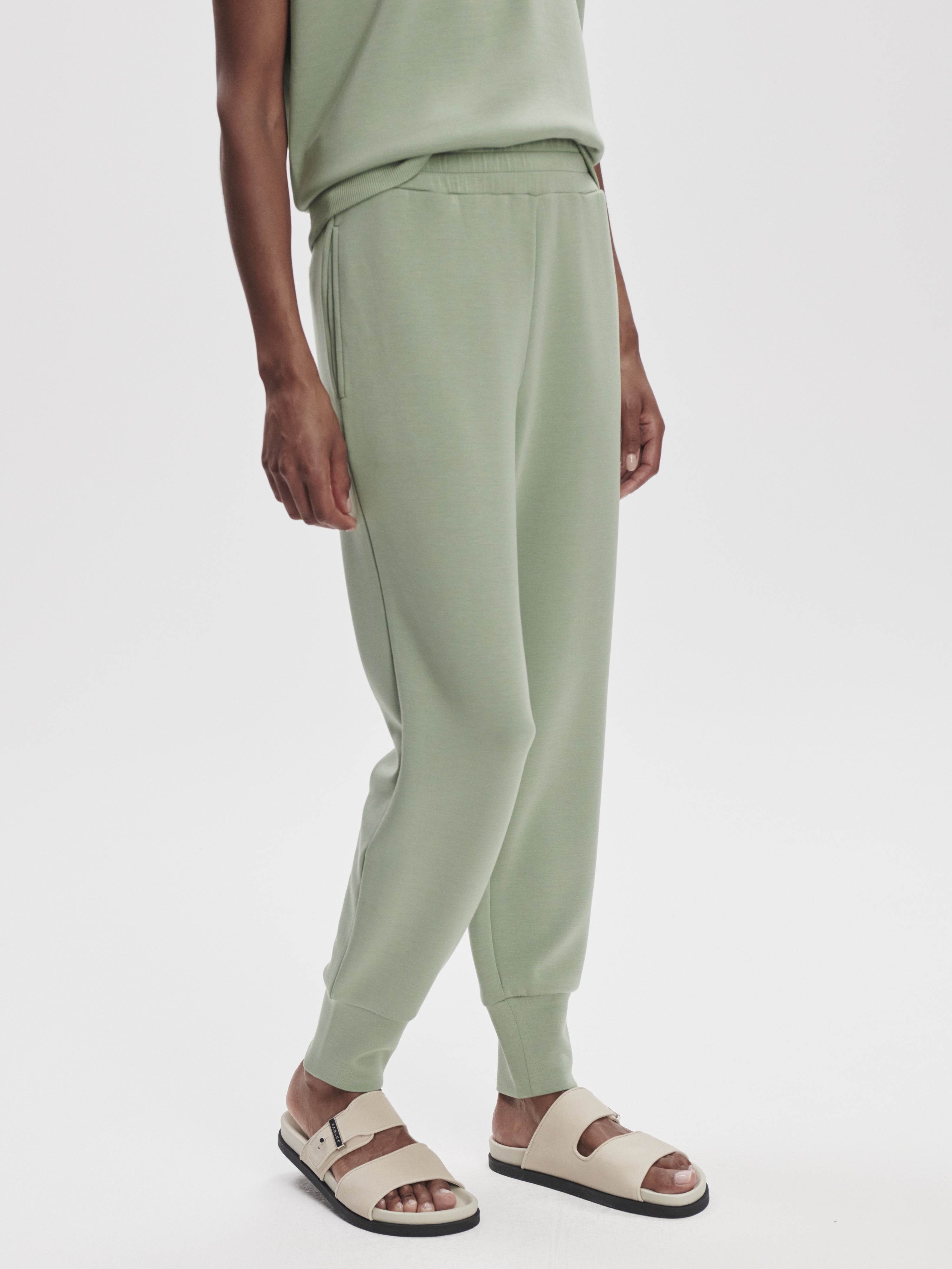 【Varley】ザスリム Cuffパンツ 25\"スウェットパンツ The Slim Cuff Pant 25
