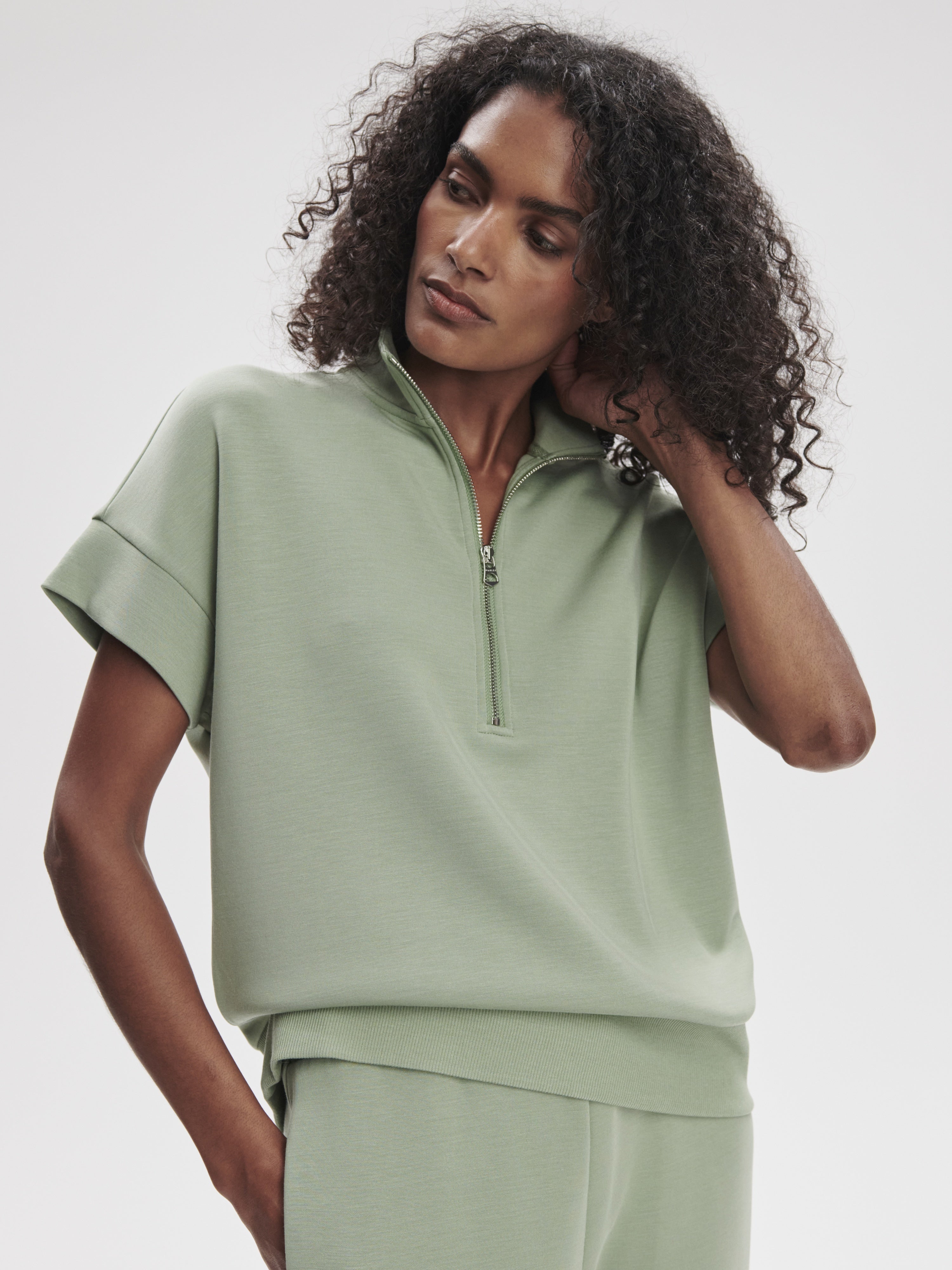 (取寄) バーリー レディース リッチー ショート スリーブ スウェット Varley women Ritchie Short Sleeve Sweat Loden Frost Varley Ritchie Short Sleeve Sweat - Loden Frost – SculptHouse